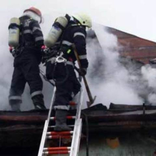 Intervenție rapidă la Durnești pentru stingerea unui incendiu cauzat de funingine aprinsă