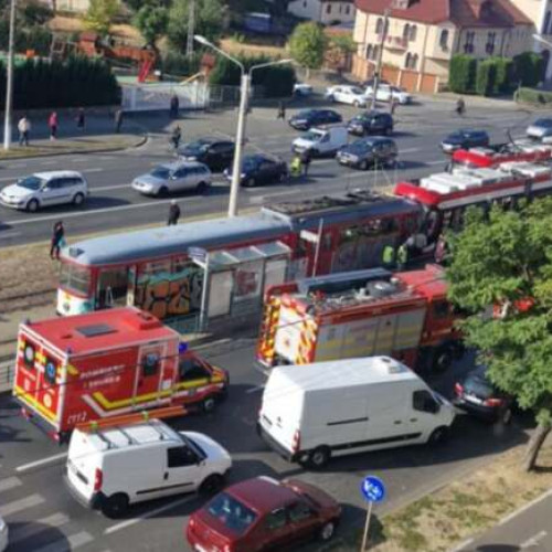 Un tramvai a lovit din spate un alt tramvai după ce a plecat accidental din depou în Arad