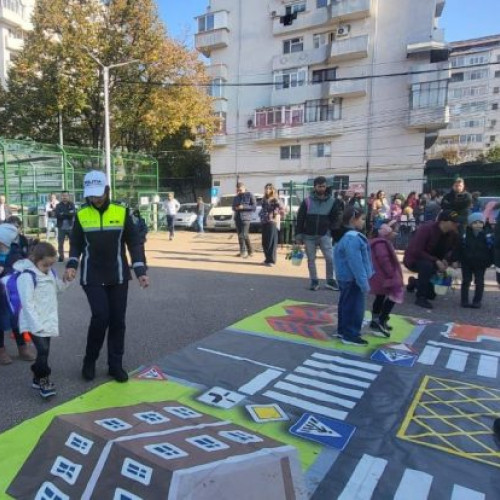 Polițiștii vrânceni organizează acțiuni de educație rutieră și siguranță feroviară pentru elevi