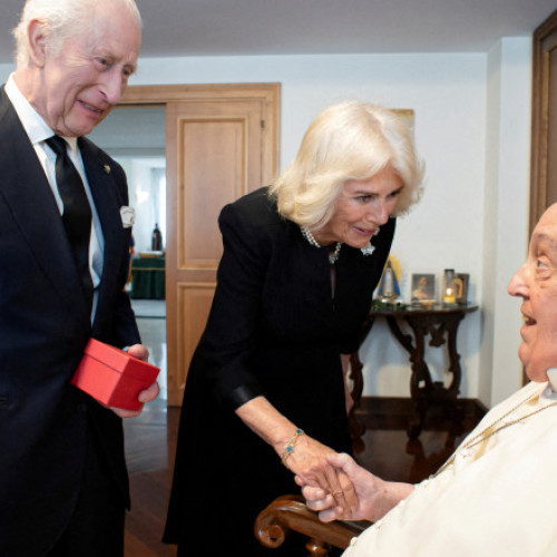 Regele Charles al III-lea se roagă cu papa Leon al XIV-lea în Capela Sixtină