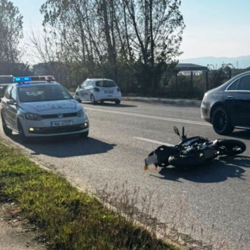 Accident rutier pe strada Cuza Vodă în urma unui impact între o mașină și o motocicletă