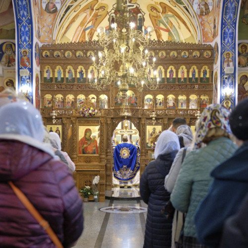 Credincioșii din Buftea sărbătoresc cu lumină și rugăciune Hramul Sfintei Parascheva