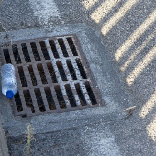 Femeie amendată cu 172 de euro după ce a vărsat cafeaua în canalizare la Londra