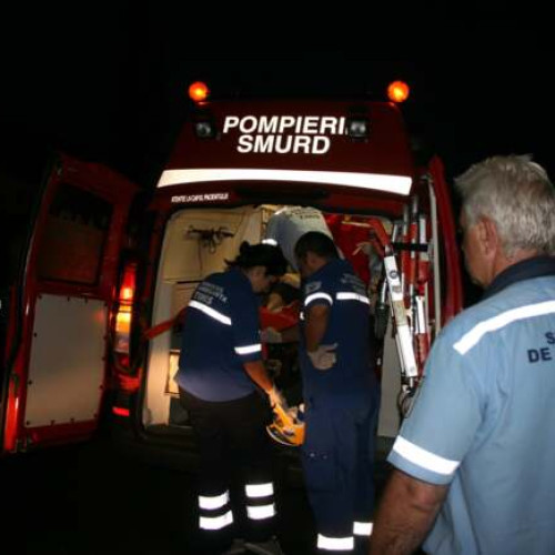 Accident rutier în Comloșu Mare: un șofer rănit și transportat la spital