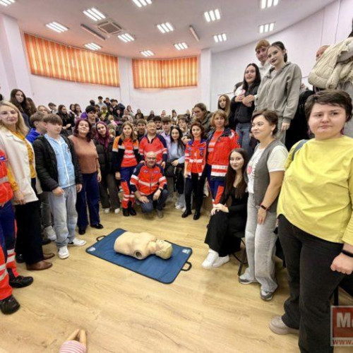 Salvatorii botoșăneni au predat lecții de prim ajutor elevilor din județ