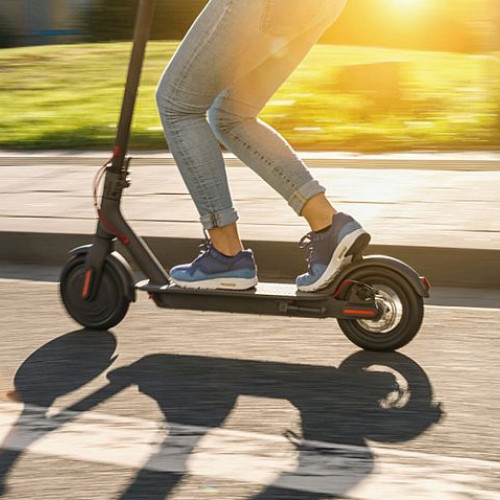 Accident între un autoturism și un adolescent pe trotinetă la Sfântu Gheorghe