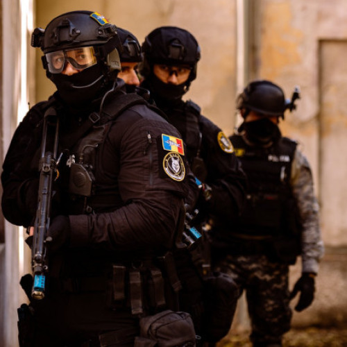 35 de percheziţii în dosar de spălare a banilor şi delapidare în mai multe judeţe