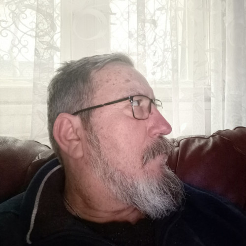 Recital poetic al lui Dumitru Viorel Neagu cu grupaj inedit despre toamnă și singurătate