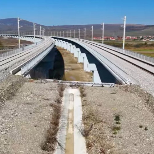 Modernizarea căii ferate Brașov-Sighișoara avansează pe tronsoanele dificile