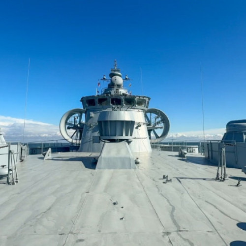 Nava rusească Aleksandr Șabalin staționează în largul golfului Lübeck în afara apelor teritoriale germane