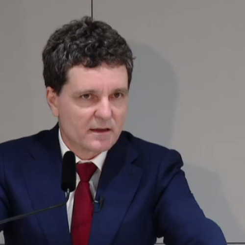 Nicușor Dan susține dialogul guvern-sindicate-patronate pe tema salariului minim