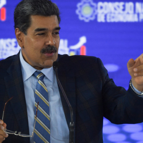 Maduro acuză SUA că inventează un război și denunță prezența militară în Caraibe