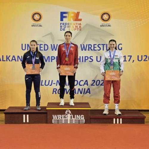 Electra Gărăiacu, vicecampioană balcanică la lupte libere U20