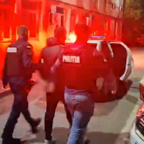 Bărbat reținut pentru distrugeri și amenințări într-o bancă din Craiova