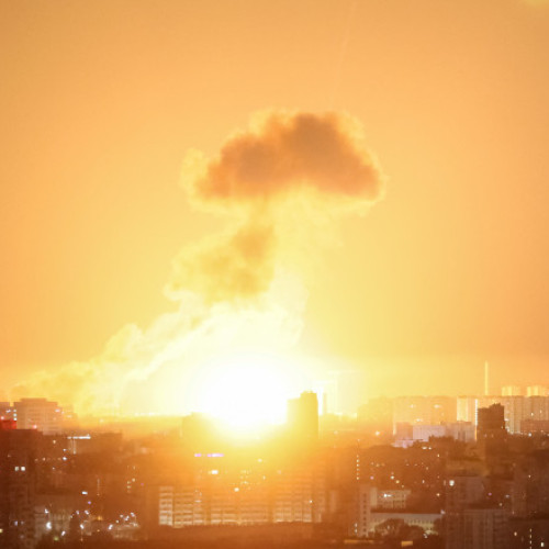 Zelenski: Rusia a lansat 770 de rachete balistice în 2023, în timp ce Budanov avertizează asupra întreruperilor totale de energie