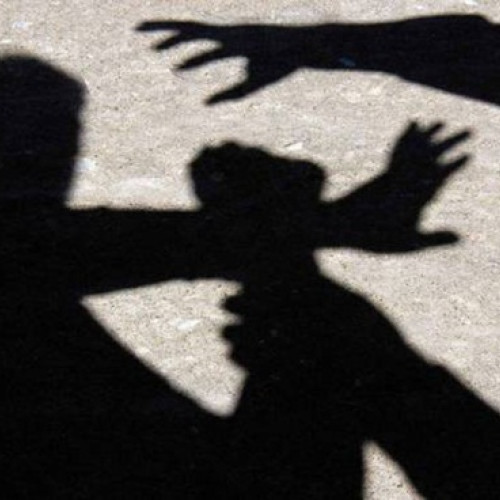 Un bărbat reținut pentru violență domestică în Brașov după ce a agresat o tânără la locul de muncă