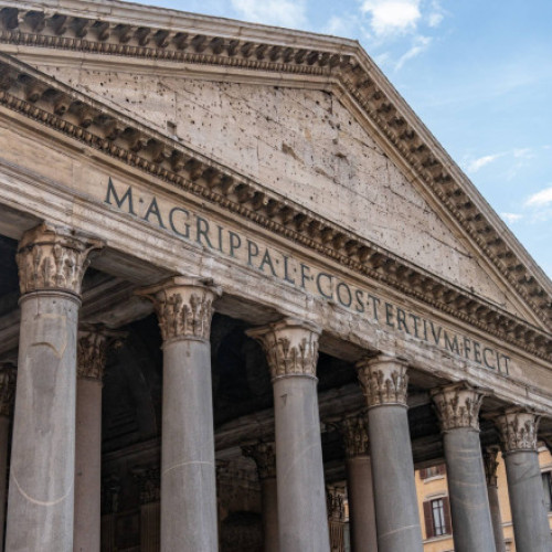 Un turist japonez a murit după o căzătură de pe zidul Panteonului din Roma