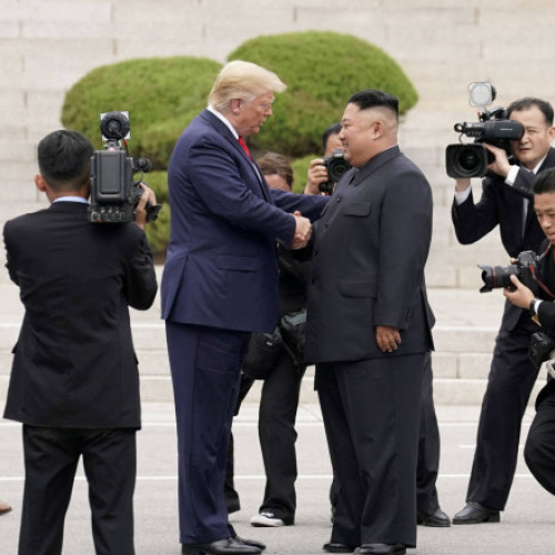 Donald Trump își exprimă dorința de a se întâlni cu Kim Jong Un în Asia