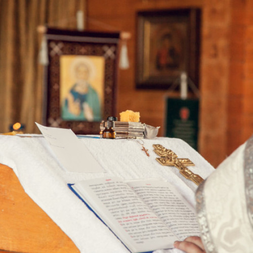 Creștinii ortodocși sărbătoresc Sfântul Dimitrie, Izvorâtorul de Mir, pe 26 octombrie