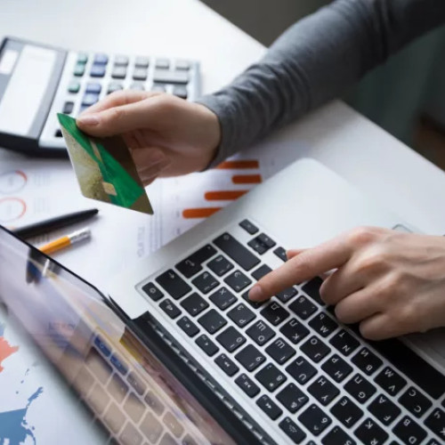 Impactul inteligenței artificiale asupra comerțului online low-cost în Franța