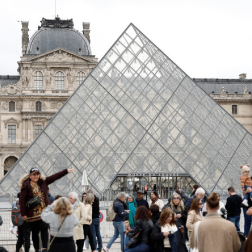 Jaf la Luvru: foști hoți comentează asupra operațiunii și securității muzeului