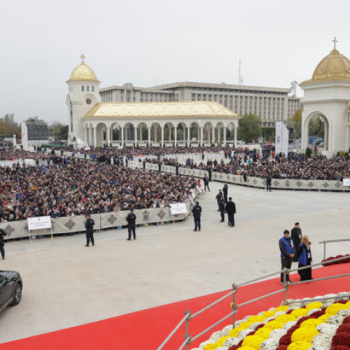Catedrala Națională, inaugurată în prezența a mii de pelerini și oficiali români