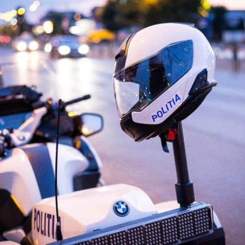 Focuri de armă au fost raportate în Sector 6, o persoană ar fi folosit o armă airsoft