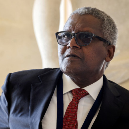 Aliko Dangote vrea să dubleze capacitatea rafinăriei sale, cea mai mare din lume