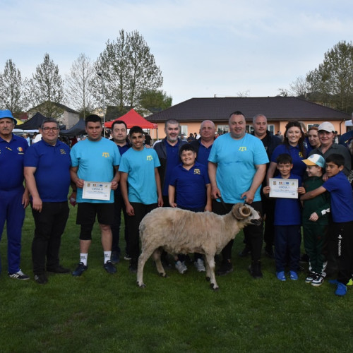 Sezonul 2025 al luptei tradiționale tătărești Kureș a adunat sute de participanți în Dobrogea