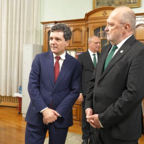 Nicușor Dan a vizitat echipa Mavis Artificial Heart din Iași