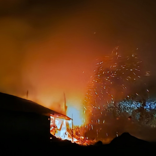 Incendiu devastator într-o gospodărie din Icușeni Vale, intervenție prelungită a pompierilor