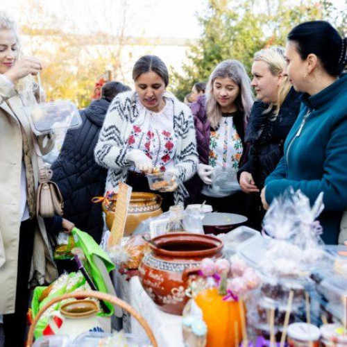 La școala 17 din Botoșani s-a desfășurat târgul „Bogățiile toamnei”, o sărbătoare a comunității