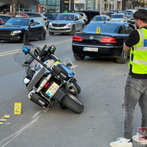 Motociclist al poliției implicat într-un accident în centrul Botoșaniului