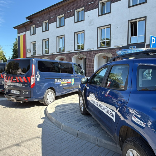 Doi funcționari din Botoșani cercetați pentru cetățenii obținute pe documente false