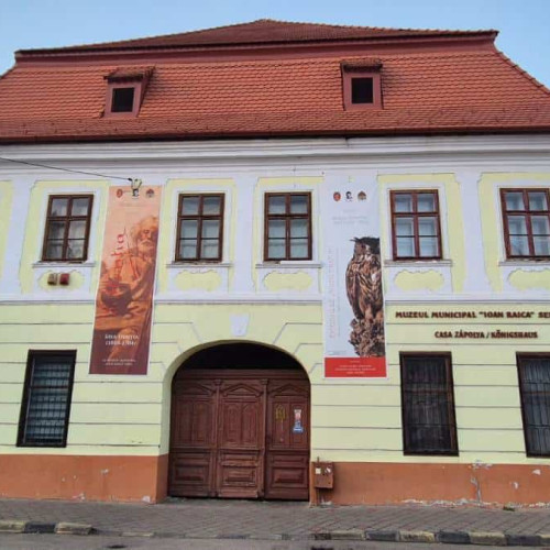 Statuie medievală a Fecioarei Maria, exponatul lunii la Muzeul Sebeş