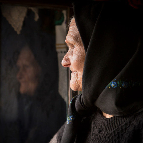 Populația României scade și îmbătrânește alarmant, arată datele INS