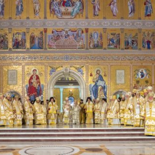 Catedrala Mântuirii Neamului a fost sfințită în prezența liderilor naționali și moldoveni