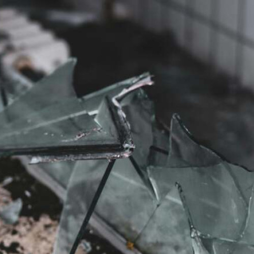 Bărbat de 63 de ani reținut pentru distrugeri în Giroc și Chișoda