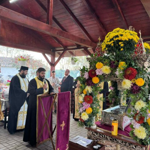 Moaștele Sfinților Pantelimon și Visarion aduse cu binecuvântare la Parohia Grădiștea