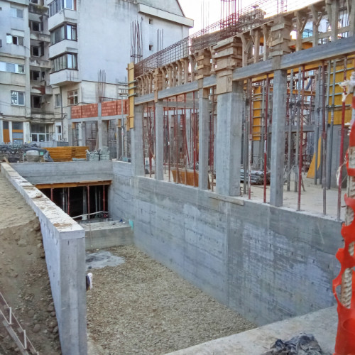 Lucrările la Palatul Simion Gheorghiu avansează rapid cu noi spații de parcare amenajate