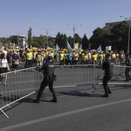 Marile confederații sindicale protestează miercuri în fața Guvernului din București