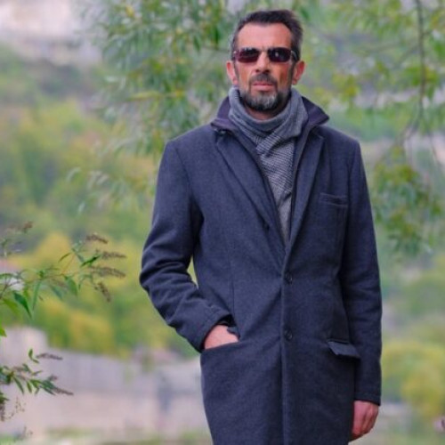 Paltonul lung, piesa esențială a garderobei masculine de toamnă și iarnă