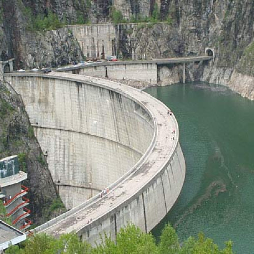 RO-Alert emis pentru inundații în Argeș din cauza deversărilor din lacul Vidraru