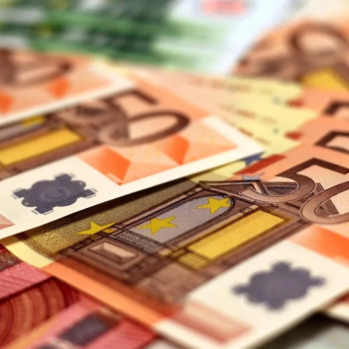 Leul se apreciază ușor în fața euro, în condițiile unui nivel scăzut al aversiunii față de risc