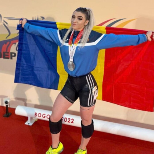 Mihaela Cambei a câștigat trei medalii de aur la europenele de haltere U23