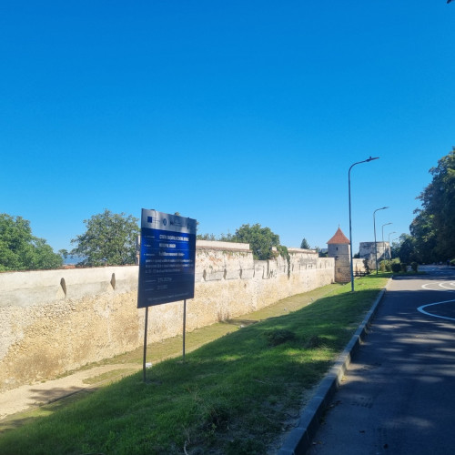 Primăria Brașov recuperează finanțarea pentru reabilitarea zidului cetății după o finalizare întârziată