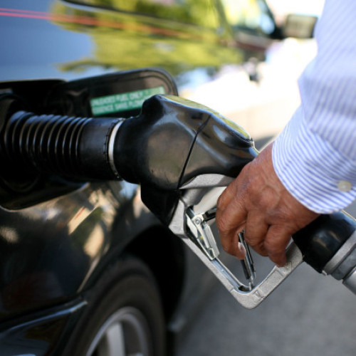 Prețurile la carburanți în România continuă să crească și vor urca din 2026