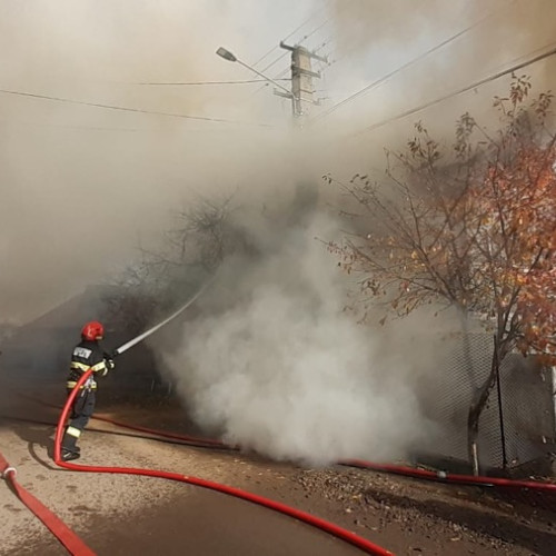 Incendiu violent într-o gospodărie din satul Poduri