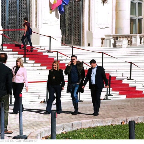 Luis Lazarus ar putea obține patru senatori dacă trei senatoare se alătură partidului său