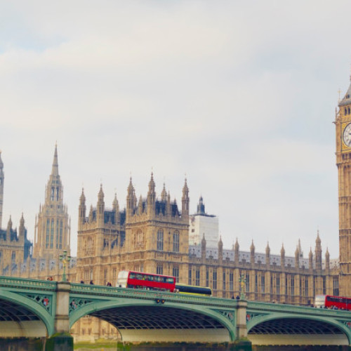 Guvernul britanic lansează un nou plan pentru emisii net zero și energie curată